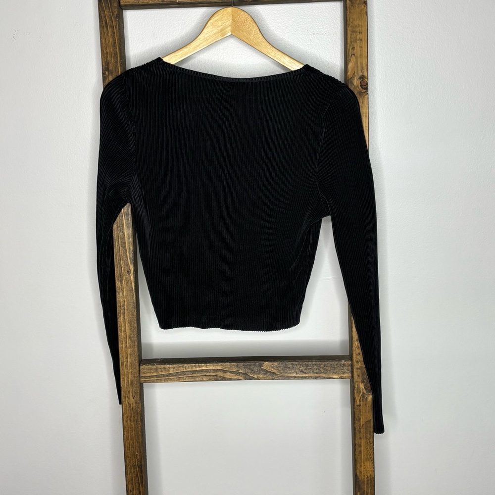 No Boundaries Black Fitted Crop Blouse - Picture 4 of 4